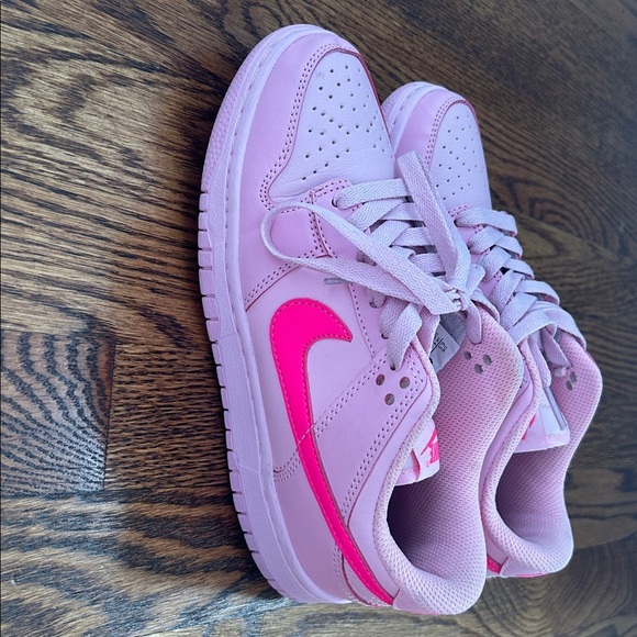 Nike Dunk Low Triple Pink - Picture 6 of 6